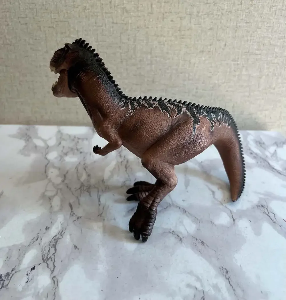 Schleich Giganotosaurus Adult Dinosaur Figure Brown with Hinged Jaw